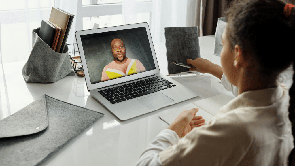 Girl_remote_teaching_G-suite_Microsoft 365_funding
